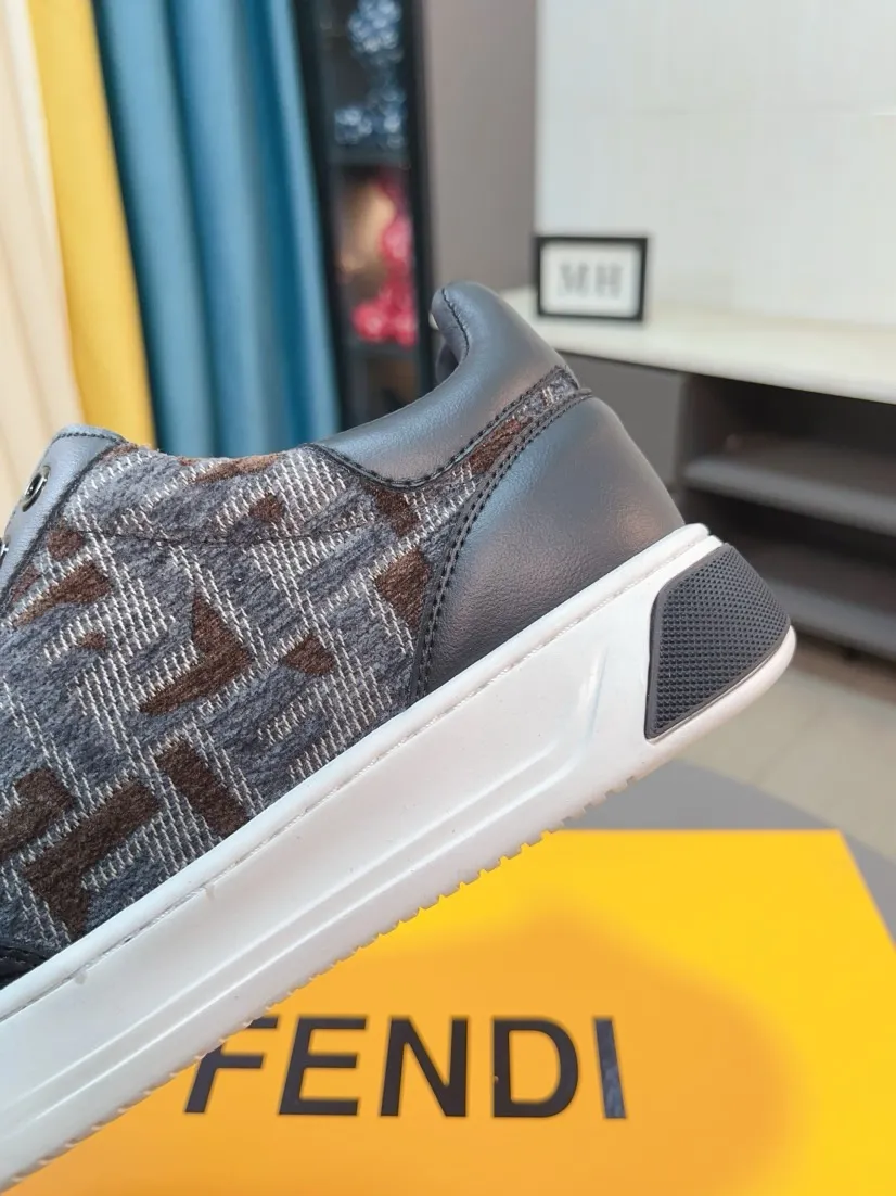 Men's Men's Shoes💰420🌹🌹[fendi] Fendi's classic and comfortable men's, this complex sneaker is made of soft calfskin➕genuine leather lining➕original ultra-light rubber material with rough outsole. This unique and light style is suitable for the casual and refined sensibility of this season. It is comfortable and natural on the feet. It is an everyday style for casual travel in autumn and winter! 38/44